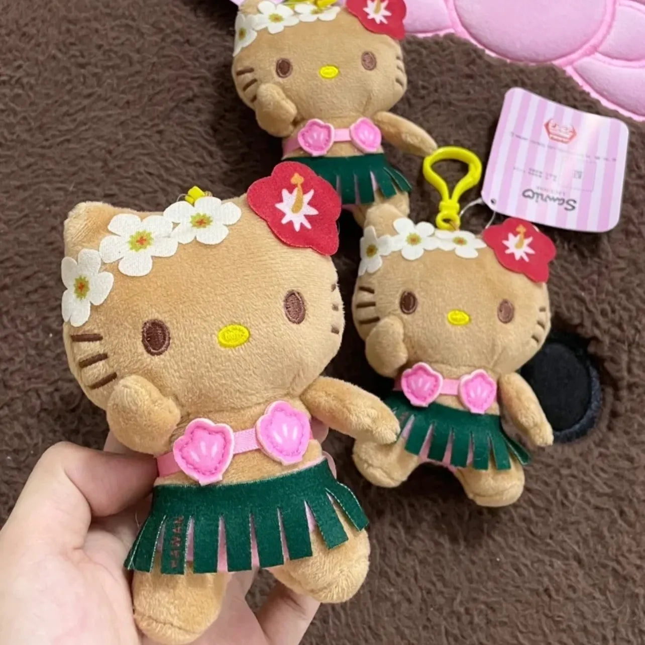 Hawaiian Tan Kitty Hula Skirt Plush Charm - Cute Tropical Accessory